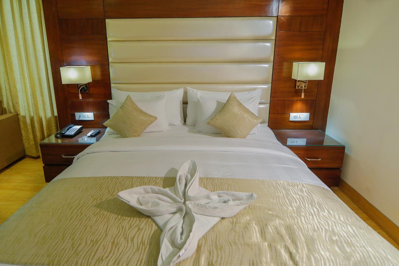 The Grand Parisian Hotel Delhi  Exterior photo