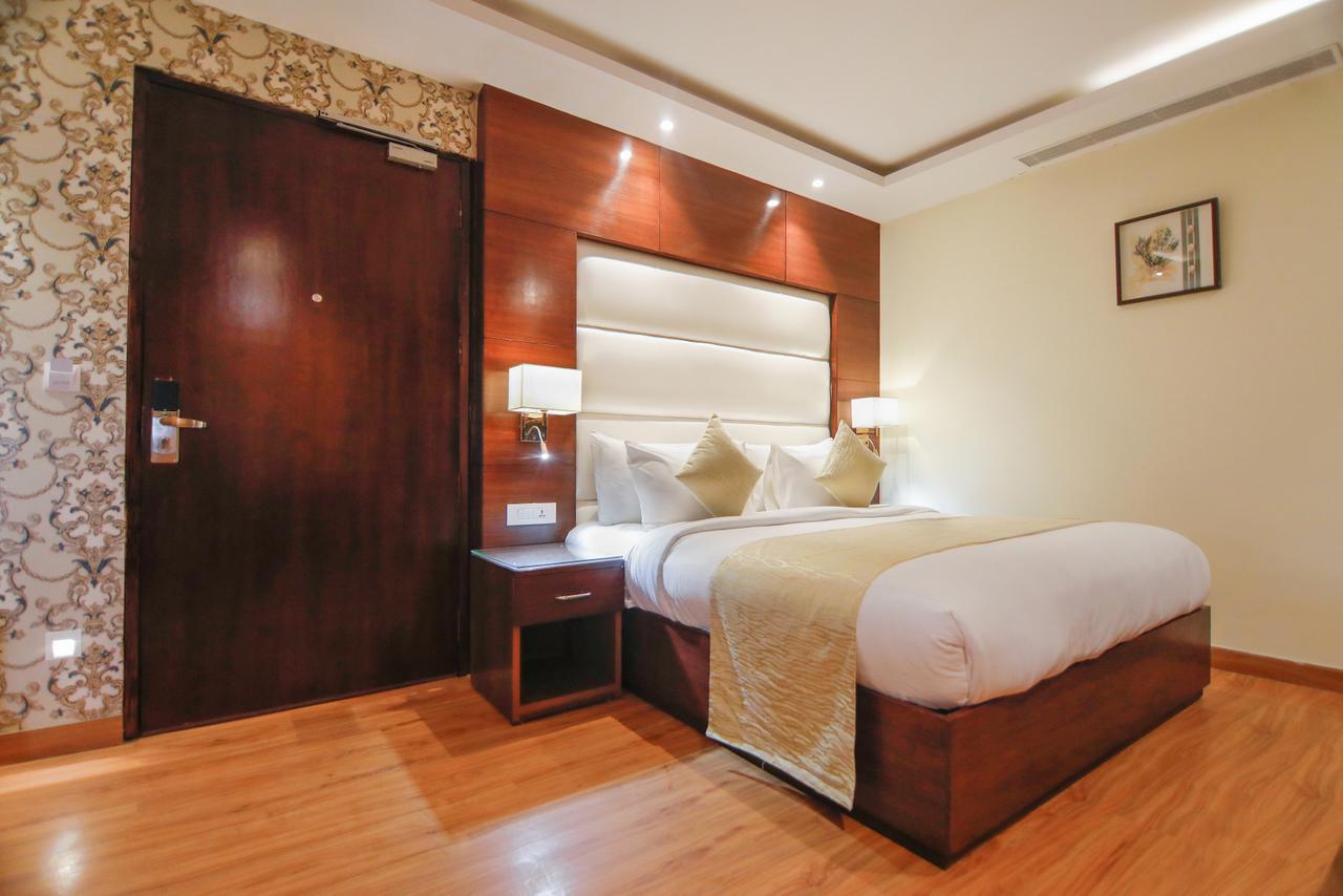 The Grand Parisian Hotel Delhi  Exterior photo